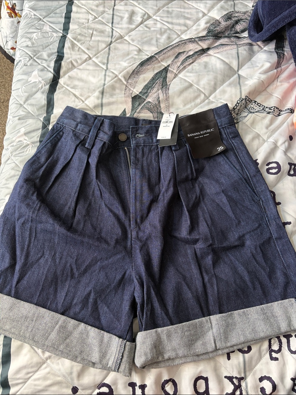 Banana Republic Navy Pleated Rolled-Cuff Women's Shorts